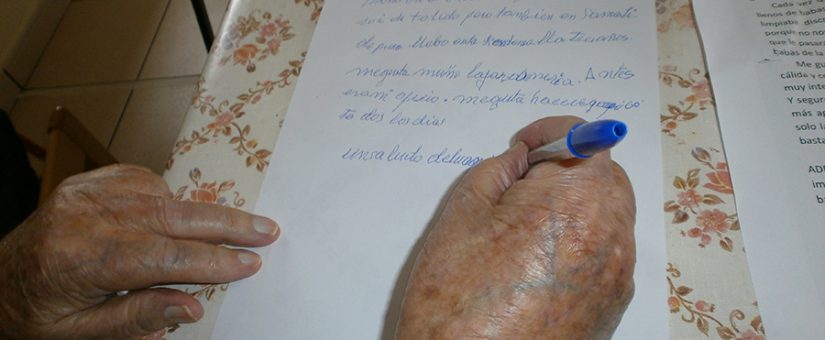 Más de 1.500 voluntarios escriben cartas contra la soledad